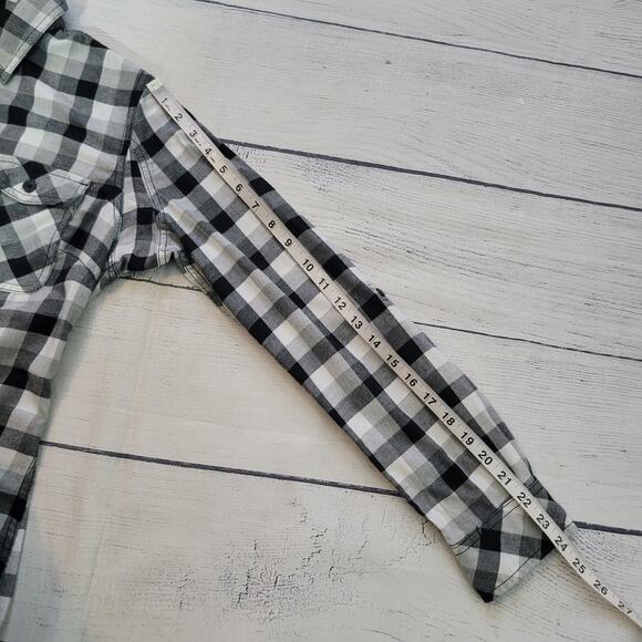 Duluth Trading Co Size M Women's T-Shirt Flannel Long Sleeve Shirt Plaid - Picture 6 of 8